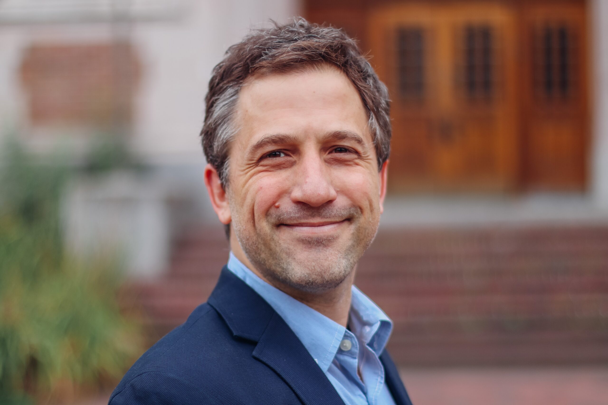 Headshot of UW postdoc Eric Szelenyi